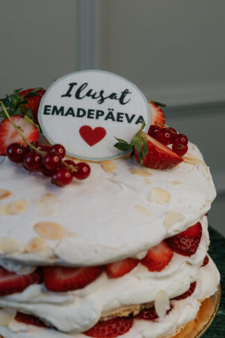 EMALE - Beseetort maasikate ja kreeka jogurtiga (N)